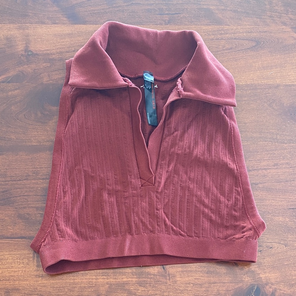 🔥Bundle 5 for $15🔥 Burgundy Sleeveless Collared Stretch Crop Top